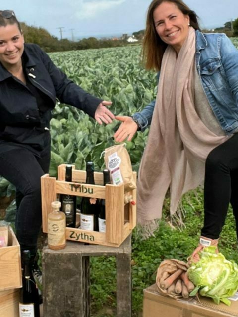 Marion et Geneviève avec les produits Agaia