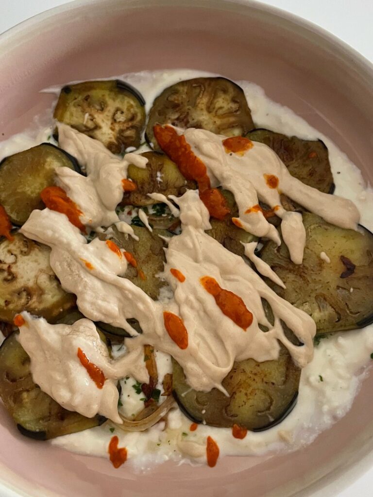 Aubergines sur un lit de feta